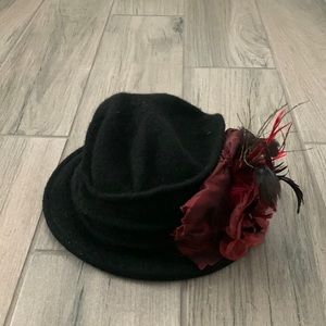 Something special bucket hat with red rose